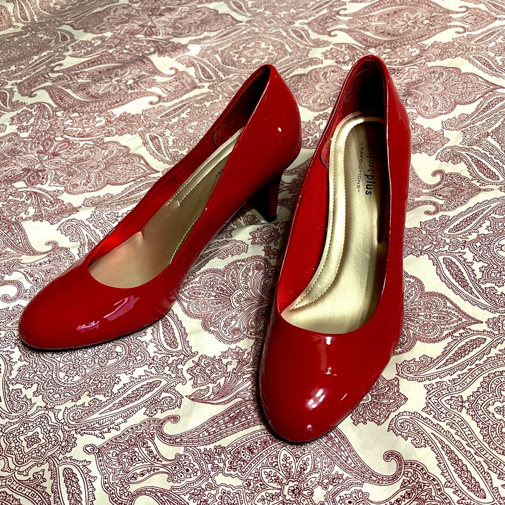 Beautiful red kitten heels